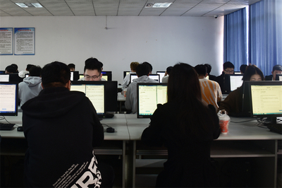 數學與計算機科學學院（軟件服務外包學院）成功舉辦2023年“奮進杯”程序設計競賽月賽